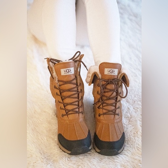 NWT UGG Adirondack iii tan mid boots  size 7 US - celeb favorite - Picture 5 of 16